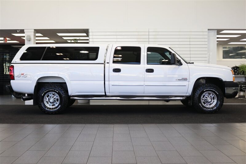 2006 Chevrolet Silverado 2500 LT3 1-OWNER* 100% RUST FREE* 6-SPD ALLISON* ALL RECDS SINCE NEW* NEW 2.5 " FABTEC LEVEL KIT W/ BILSTEIN 5100s & 33 " BFG KO3 10-PLYs* LONG BED* NO 5TH WHEEL-GOOSENECK* LT3 PKG* FRESH FULL SERVICE - Photo 5 - Portland, OR 97230
