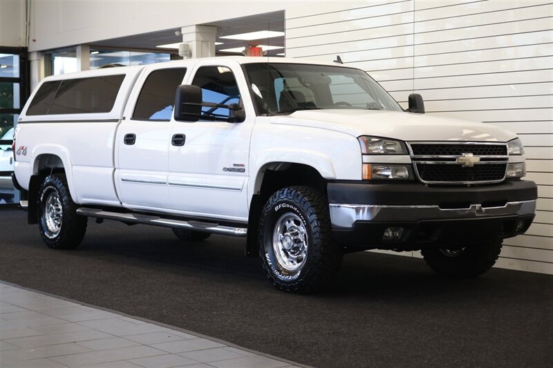 2006 Chevrolet Silverado 2500 LT3 1-OWNER* 100% RUST FREE* 6-SPD ALLISON* ALL RECDS SINCE NEW* NEW 2.5 " FABTEC LEVEL KIT W/ BILSTEIN 5100s & 33 " BFG KO3 10-PLYs* LONG BED* NO 5TH WHEEL-GOOSENECK* LT3 PKG* FRESH FULL SERVICE - Photo 2 - Portland, OR 97230