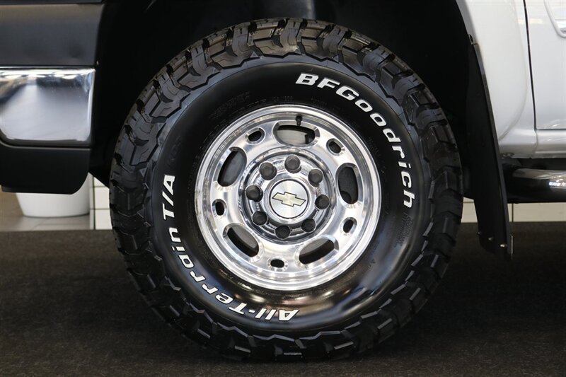 2006 Chevrolet Silverado 2500 LT3 1-OWNER* 100% RUST FREE* 6-SPD ALLISON* ALL RECDS SINCE NEW* NEW 2.5 " FABTEC LEVEL KIT W/ BILSTEIN 5100s & 33 " BFG KO3 10-PLYs* LONG BED* NO 5TH WHEEL-GOOSENECK* LT3 PKG* FRESH FULL SERVICE - Photo 21 - Portland, OR 97230