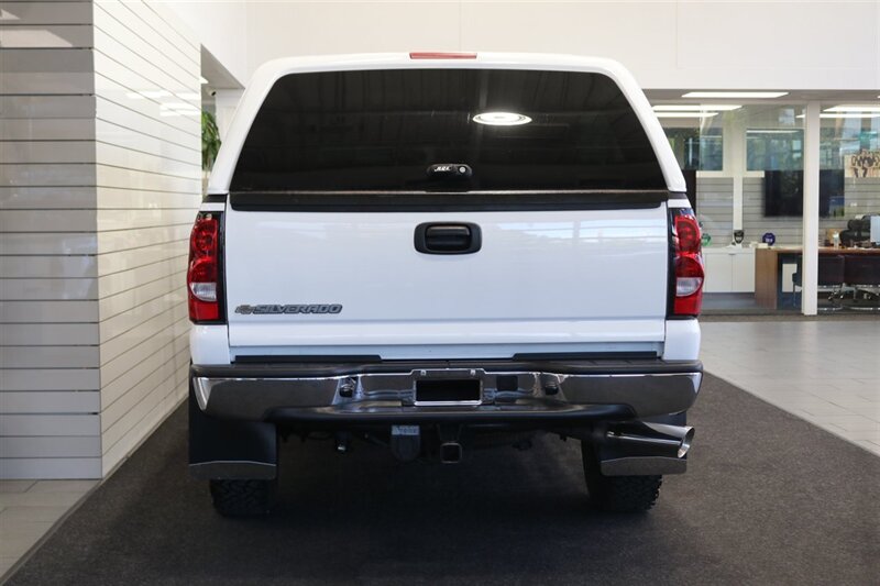 2006 Chevrolet Silverado 2500 LT3 1-OWNER* 100% RUST FREE* 6-SPD ALLISON* ALL RECDS SINCE NEW* NEW 2.5 " FABTEC LEVEL KIT W/ BILSTEIN 5100s & 33 " BFG KO3 10-PLYs* LONG BED* NO 5TH WHEEL-GOOSENECK* LT3 PKG* FRESH FULL SERVICE - Photo 9 - Portland, OR 97230