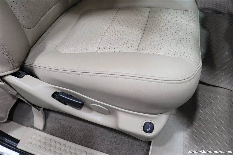 2001 Ford F-350 Lariat  CALIFORNIA TRUCK ALL OF ITS LIFE* 100% RUST FREE* 55K MLS ORIGINAL* NEW BFG KO3 10-PLYs* NEW BRAKES-ROTORS-FLUIDS* REAR AIR BAGS WITH ONBOARD COMPRESSOR* SPRAY IN BED LINER* ALL BOOKS & KEYS - Photo 71 - Portland, OR 97230