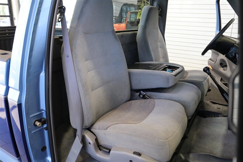 1997 Ford F-250 XLT 1-OWNER* 100% RUST FREE* 71K ACTUAL MILES* 7.5L WITH 5-SPD MANUAL* LINEX BED LINER* FACTORY 2-TONE* NEW 35 " BFG KO3s W/ ALCOA's* FRESH SERVICE* COOLANT FLUSH - AC SERVICE - NEW FLUIDS - Photo 17 - Portland, OR 97230