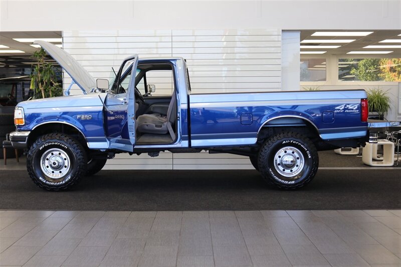 1997 Ford F-250 XLT 1-OWNER* 100% RUST FREE* 71K ACTUAL MILES* 7.5L WITH 5-SPD MANUAL* LINEX BED LINER* FACTORY 2-TONE* NEW 35 " BFG KO3s W/ ALCOA's* FRESH SERVICE* COOLANT FLUSH - AC SERVICE - NEW FLUIDS - Photo 10 - Portland, OR 97230