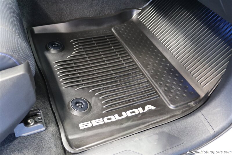 2024 Toyota Sequoia Platinum   - Photo 15 - Portland, OR 97230