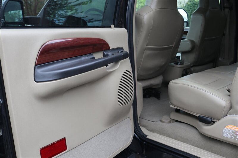 2005 Ford Excursion Limited  1-CALIFORNIA OWNER* 100% RUST FREE* NEW ENGINE BULLET PROOF SERVICE W/ ARP HEAD STUDS* BILSTEIN 4 " LIFT* BFGs* FULL SERVICE - Photo 11 - Portland, OR 97230