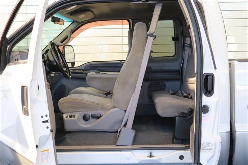 2000 Ford F-350 xlt 2-OWNER* NEW 3 "LEVEL LIFT W/BILSTEIN 5100 SHOCKS* NEW BFG KO3s* NEW WHEELS* COOLANT-BRAKE FLUID FLUSHES* NEW AC COMPRESSOR W/CHARGE* NEW BATTERIES* DEALER SERVICED SINCE NEW* NO RUST* ALL BOOKS & KEYS - Photo 44 - Portland, OR 97230
