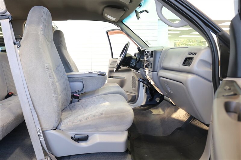 2000 Ford F-350 xlt 2-OWNER* NEW 3 "LEVEL LIFT W/BILSTEIN 5100 SHOCKS* NEW BFG KO3s* NEW WHEELS* COOLANT-BRAKE FLUID FLUSHES* NEW AC COMPRESSOR W/CHARGE* NEW BATTERIES* DEALER SERVICED SINCE NEW* NO RUST* ALL BOOKS & KEYS - Photo 77 - Portland, OR 97230