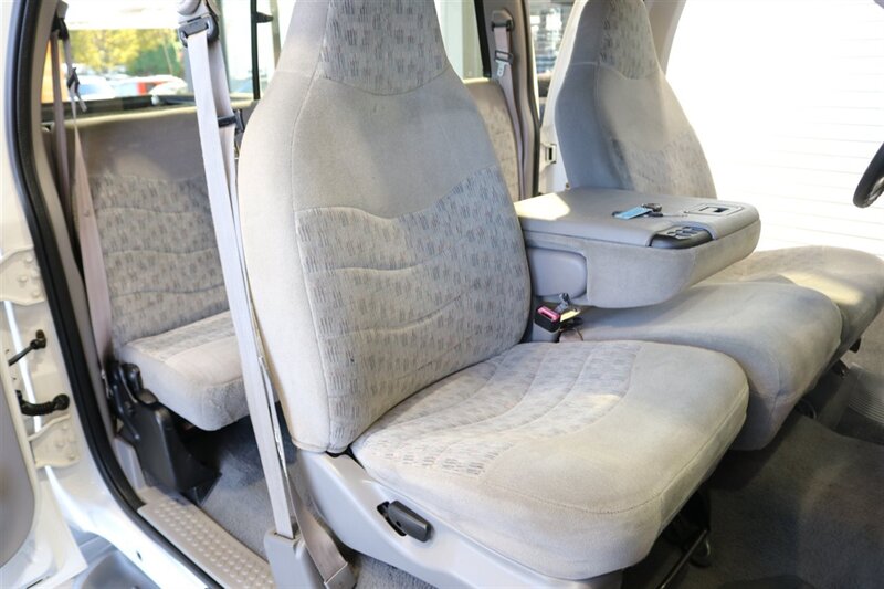 2000 Ford F-350 xlt 2-OWNER* NEW 3 "LEVEL LIFT W/BILSTEIN 5100 SHOCKS* NEW BFG KO3s* NEW WHEELS* COOLANT-BRAKE FLUID FLUSHES* NEW AC COMPRESSOR W/CHARGE* NEW BATTERIES* DEALER SERVICED SINCE NEW* NO RUST* ALL BOOKS & KEYS - Photo 17 - Portland, OR 97230