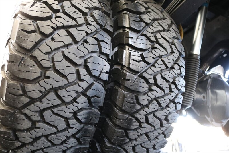 2000 Ford F-350 xlt 2-OWNER* NEW 3 "LEVEL LIFT W/BILSTEIN 5100 SHOCKS* NEW BFG KO3s* NEW WHEELS* COOLANT-BRAKE FLUID FLUSHES* NEW AC COMPRESSOR W/CHARGE* NEW BATTERIES* DEALER SERVICED SINCE NEW* NO RUST* ALL BOOKS & KEYS - Photo 52 - Portland, OR 97230