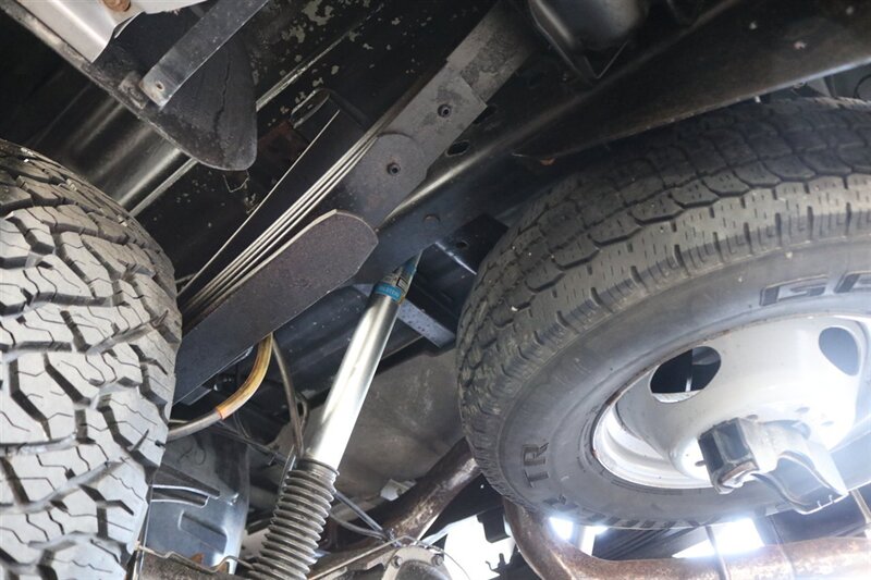 2000 Ford F-350 xlt 2-OWNER* NEW 3 "LEVEL LIFT W/BILSTEIN 5100 SHOCKS* NEW BFG KO3s* NEW WHEELS* COOLANT-BRAKE FLUID FLUSHES* NEW AC COMPRESSOR W/CHARGE* NEW BATTERIES* DEALER SERVICED SINCE NEW* NO RUST* ALL BOOKS & KEYS - Photo 27 - Portland, OR 97230