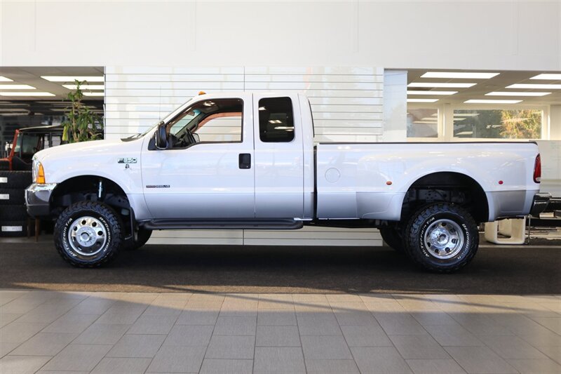 2000 Ford F-350 xlt 2-OWNER* NEW 3 "LEVEL LIFT W/BILSTEIN 5100 SHOCKS* NEW BFG KO3s* NEW WHEELS* COOLANT-BRAKE FLUID FLUSHES* NEW AC COMPRESSOR W/CHARGE* NEW BATTERIES* DEALER SERVICED SINCE NEW* NO RUST* ALL BOOKS & KEYS - Photo 4 - Portland, OR 97230
