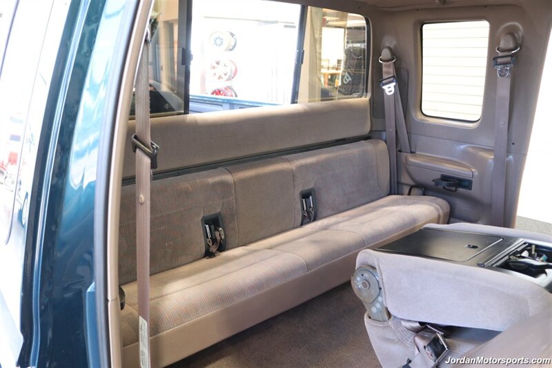 1996 Ford F-250 XLT  1-OWNER* 100% RUST & CORROSION FREE* NEW 4 " BDS LIFT W/ FOX SHOCKS* NEW 33 " BFG KO3 10-PLY TIRES* ALCOAS* FACTORY 2-TONE* NEW BRAKES - FLUIDS - FILTERS* LINEX BED LINER & BED IN NEW CONDITION - Photo 16 - Portland, OR 97230
