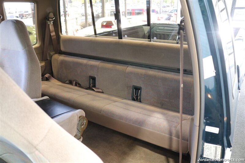 1996 Ford F-250 XLT  1-OWNER* 100% RUST & CORROSION FREE* NEW 4 " BDS LIFT W/ FOX SHOCKS* NEW 33 " BFG KO3 10-PLY TIRES* ALCOAS* FACTORY 2-TONE* NEW BRAKES - FLUIDS - FILTERS* LINEX BED LINER & BED IN NEW CONDITION - Photo 17 - Portland, OR 97230