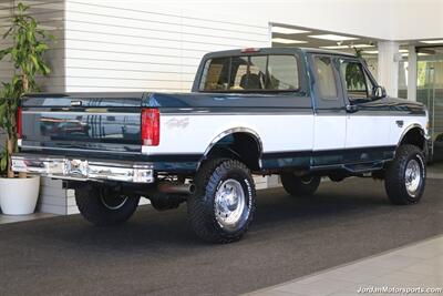 1996 Ford F-250 XLT  1-OWNER* 100% RUST & CORROSION FREE* NEW 4 " BDS LIFT W/ FOX SHOCKS* NEW 33 " BFG KO3 10-PLY TIRES* ALCOAS* FACTORY 2-TONE* NEW BRAKES - FLUIDS - FILTERS* LINEX BED LINER & BED IN NEW CONDITION - Photo 7 - Portland, OR 97230