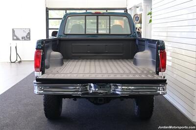 1996 Ford F-250 XLT  1-OWNER* 100% RUST & CORROSION FREE* NEW 4 " BDS LIFT W/ FOX SHOCKS* NEW 33 " BFG KO3 10-PLY TIRES* ALCOAS* FACTORY 2-TONE* NEW BRAKES - FLUIDS - FILTERS* LINEX BED LINER & BED IN NEW CONDITION - Photo 13 - Portland, OR 97230