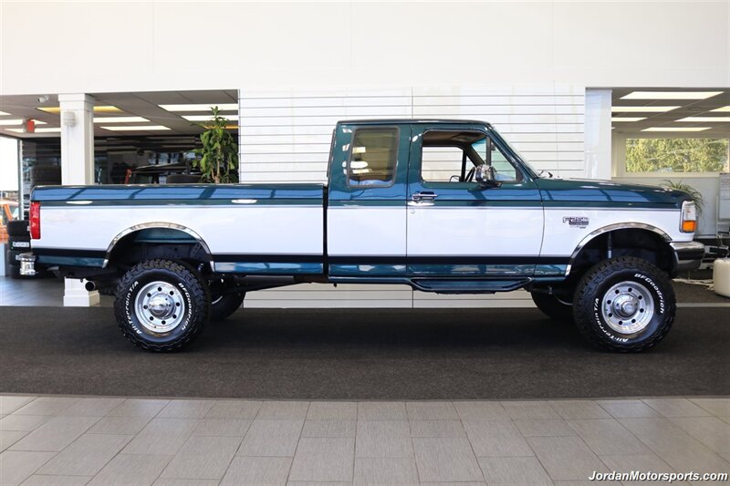1996 Ford F-250 XLT  1-OWNER* 100% RUST & CORROSION FREE* NEW 4 " BDS LIFT W/ FOX SHOCKS* NEW 33 " BFG KO3 10-PLY TIRES* ALCOAS* FACTORY 2-TONE* NEW BRAKES - FLUIDS - FILTERS* LINEX BED LINER & BED IN NEW CONDITION - Photo 5 - Portland, OR 97230