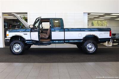 1996 Ford F-250 XLT  1-OWNER* 100% RUST & CORROSION FREE* NEW 4 " BDS LIFT W/ FOX SHOCKS* NEW 33 " BFG KO3 10-PLY TIRES* ALCOAS* FACTORY 2-TONE* NEW BRAKES - FLUIDS - FILTERS* LINEX BED LINER & BED IN NEW CONDITION - Photo 10 - Portland, OR 97230