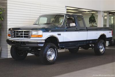 1996 Ford F-250 XLT  1-OWNER* 100% RUST & CORROSION FREE* NEW 4 " BDS LIFT W/ FOX SHOCKS* NEW 33 " BFG KO3 10-PLY TIRES* ALCOAS* FACTORY 2-TONE* NEW BRAKES - FLUIDS - FILTERS* LINEX BED LINER & BED IN NEW CONDITION - Photo 3 - Portland, OR 97230