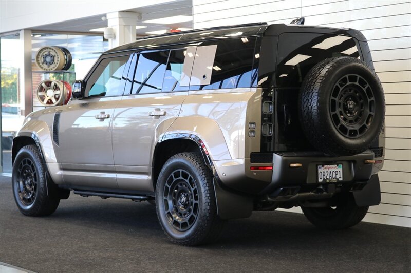 2025 Land Rover Defender 110 P635 OCTA  1-CALIFORNIA OWNER* FRIDGE* POWER FOLD RUNNING BOARDS* EXTERIOR PROTECTION PKG* 20 "DIAMOND TURNED SATIN DARK WHEEL PKG* BURN SIENNA INTERIOR* ALL BOOKS-2 KEYS-WINDOW STICKER* CERAMIC TINT* - Photo 6 - Portland, OR 97230