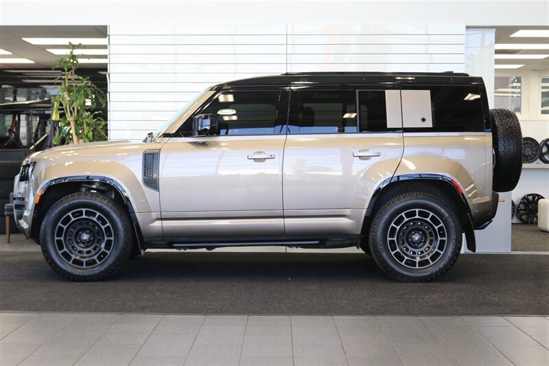 2025 Land Rover Defender 110 P635 OCTA  1-CALIFORNIA OWNER* FRIDGE* POWER FOLD RUNNING BOARDS* EXTERIOR PROTECTION PKG* 20 "DIAMOND TURNED SATIN DARK WHEEL PKG* BURN SIENNA INTERIOR* ALL BOOKS-2 KEYS-WINDOW STICKER* CERAMIC TINT* - Photo 4 - Portland, OR 97230