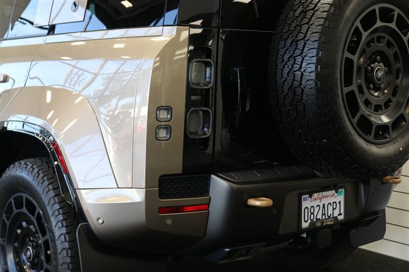2025 Land Rover Defender 110 P635 OCTA  1-CALIFORNIA OWNER* FRIDGE* POWER FOLD RUNNING BOARDS* EXTERIOR PROTECTION PKG* 20 "DIAMOND TURNED SATIN DARK WHEEL PKG* BURN SIENNA INTERIOR* ALL BOOKS-2 KEYS-WINDOW STICKER* CERAMIC TINT* - Photo 15 - Portland, OR 97230