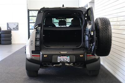 2025 Land Rover Defender 110 P635 OCTA  1-CALIFORNIA OWNER* FRIDGE* POWER FOLD RUNNING BOARDS* EXTERIOR PROTECTION PKG* 20 "DIAMOND TURNED SATIN DARK WHEEL PKG* BURN SIENNA INTERIOR* ALL BOOKS-2 KEYS-WINDOW STICKER* CERAMIC TINT* - Photo 50 - Portland, OR 97230