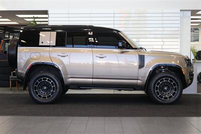 2025 Land Rover Defender 110 P635 OCTA  1-CALIFORNIA OWNER* FRIDGE* POWER FOLD RUNNING BOARDS* EXTERIOR PROTECTION PKG* 20 "DIAMOND TURNED SATIN DARK WHEEL PKG* BURN SIENNA INTERIOR* ALL BOOKS-2 KEYS-WINDOW STICKER* CERAMIC TINT* - Photo 5 - Portland, OR 97230