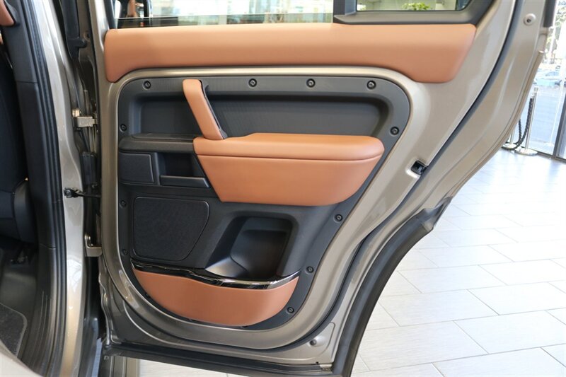 2025 Land Rover Defender 110 P635 OCTA  1-CALIFORNIA OWNER* FRIDGE* POWER FOLD RUNNING BOARDS* EXTERIOR PROTECTION PKG* 20 "DIAMOND TURNED SATIN DARK WHEEL PKG* BURN SIENNA INTERIOR* ALL BOOKS-2 KEYS-WINDOW STICKER* CERAMIC TINT* - Photo 31 - Portland, OR 97230