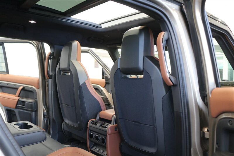 2025 Land Rover Defender 110 P635 OCTA  1-CALIFORNIA OWNER* FRIDGE* POWER FOLD RUNNING BOARDS* EXTERIOR PROTECTION PKG* 20 "DIAMOND TURNED SATIN DARK WHEEL PKG* BURN SIENNA INTERIOR* ALL BOOKS-2 KEYS-WINDOW STICKER* CERAMIC TINT* - Photo 35 - Portland, OR 97230
