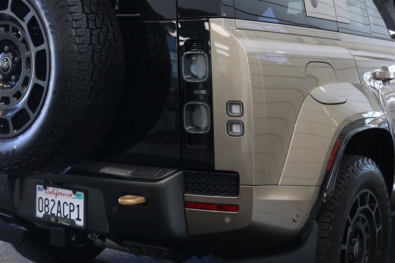 2025 Land Rover Defender 110 P635 OCTA  1-CALIFORNIA OWNER* FRIDGE* POWER FOLD RUNNING BOARDS* EXTERIOR PROTECTION PKG* 20 "DIAMOND TURNED SATIN DARK WHEEL PKG* BURN SIENNA INTERIOR* ALL BOOKS-2 KEYS-WINDOW STICKER* CERAMIC TINT* - Photo 14 - Portland, OR 97230