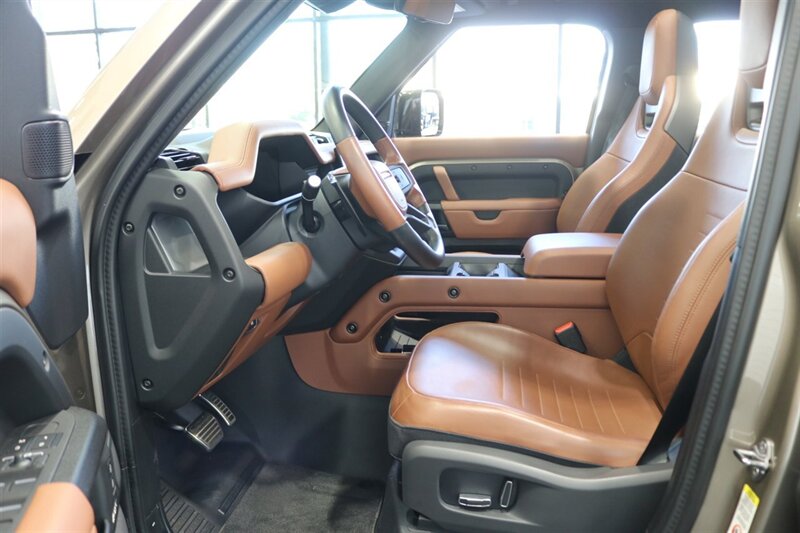 2025 Land Rover Defender 110 P635 OCTA  1-CALIFORNIA OWNER* FRIDGE* POWER FOLD RUNNING BOARDS* EXTERIOR PROTECTION PKG* 20 "DIAMOND TURNED SATIN DARK WHEEL PKG* BURN SIENNA INTERIOR* ALL BOOKS-2 KEYS-WINDOW STICKER* CERAMIC TINT* - Photo 36 - Portland, OR 97230