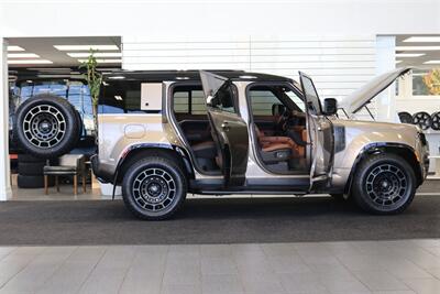 2025 Land Rover Defender 110 P635 OCTA  1-CALIFORNIA OWNER* FRIDGE* POWER FOLD RUNNING BOARDS* EXTERIOR PROTECTION PKG* 20 "DIAMOND TURNED SATIN DARK WHEEL PKG* BURN SIENNA INTERIOR* ALL BOOKS-2 KEYS-WINDOW STICKER* CERAMIC TINT* - Photo 11 - Portland, OR 97230