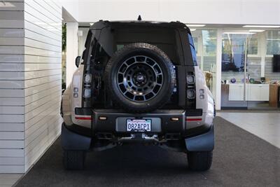 2025 Land Rover Defender 110 P635 OCTA  1-CALIFORNIA OWNER* FRIDGE* POWER FOLD RUNNING BOARDS* EXTERIOR PROTECTION PKG* 20 "DIAMOND TURNED SATIN DARK WHEEL PKG* BURN SIENNA INTERIOR* ALL BOOKS-2 KEYS-WINDOW STICKER* CERAMIC TINT* - Photo 9 - Portland, OR 97230