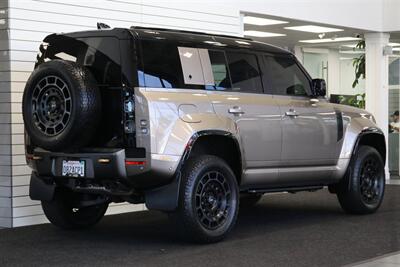 2025 Land Rover Defender 110 P635 OCTA  1-CALIFORNIA OWNER* FRIDGE* POWER FOLD RUNNING BOARDS* EXTERIOR PROTECTION PKG* 20 "DIAMOND TURNED SATIN DARK WHEEL PKG* BURN SIENNA INTERIOR* ALL BOOKS-2 KEYS-WINDOW STICKER* CERAMIC TINT* - Photo 7 - Portland, OR 97230
