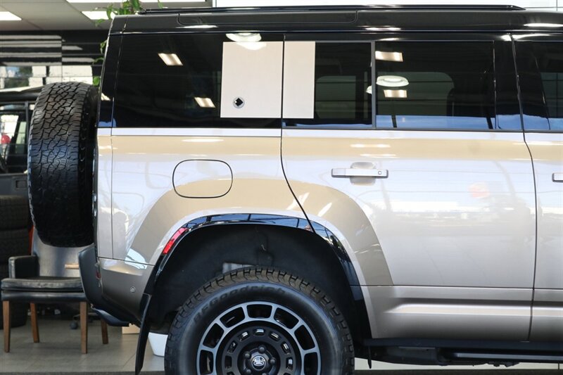 2025 Land Rover Defender 110 P635 OCTA  1-CALIFORNIA OWNER* FRIDGE* POWER FOLD RUNNING BOARDS* EXTERIOR PROTECTION PKG* 20 "DIAMOND TURNED SATIN DARK WHEEL PKG* BURN SIENNA INTERIOR* ALL BOOKS-2 KEYS-WINDOW STICKER* CERAMIC TINT* - Photo 47 - Portland, OR 97230