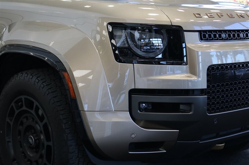 2025 Land Rover Defender 110 P635 OCTA  1-CALIFORNIA OWNER* FRIDGE* POWER FOLD RUNNING BOARDS* EXTERIOR PROTECTION PKG* 20 "DIAMOND TURNED SATIN DARK WHEEL PKG* BURN SIENNA INTERIOR* ALL BOOKS-2 KEYS-WINDOW STICKER* CERAMIC TINT* - Photo 13 - Portland, OR 97230