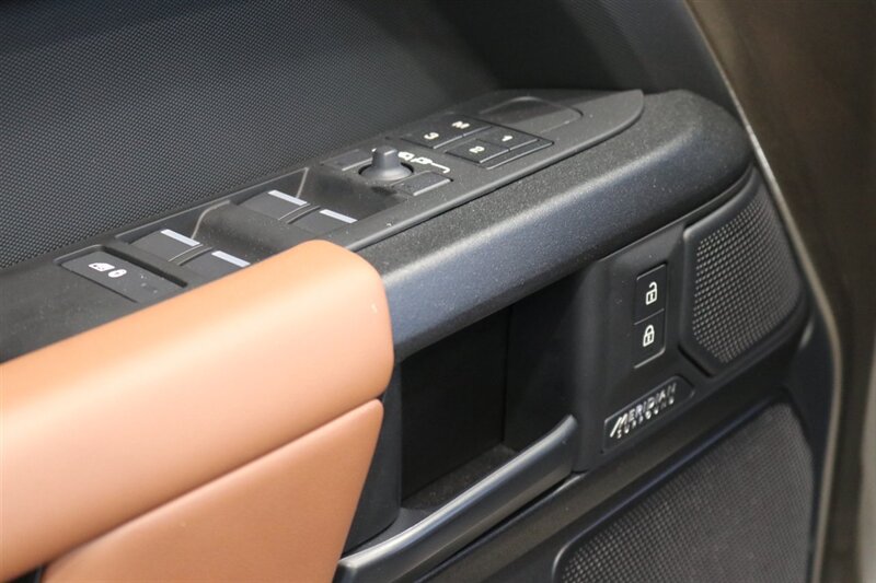 2025 Land Rover Defender 110 P635 OCTA  1-CALIFORNIA OWNER* FRIDGE* POWER FOLD RUNNING BOARDS* EXTERIOR PROTECTION PKG* 20 "DIAMOND TURNED SATIN DARK WHEEL PKG* BURN SIENNA INTERIOR* ALL BOOKS-2 KEYS-WINDOW STICKER* CERAMIC TINT* - Photo 38 - Portland, OR 97230