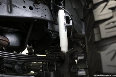 1999 Ford F-350 XLT  1-OWNER* 100% RUST FREE* TRITON V-10* 4 "PRO COMP LIFT W/DUAL STEERING STABILIZERS* 35 "BFG KO2s* CANOPY* PAINT MATCHED FLARES* FULL FRESH SERVICE - Photo 31 - Portland, OR 97230