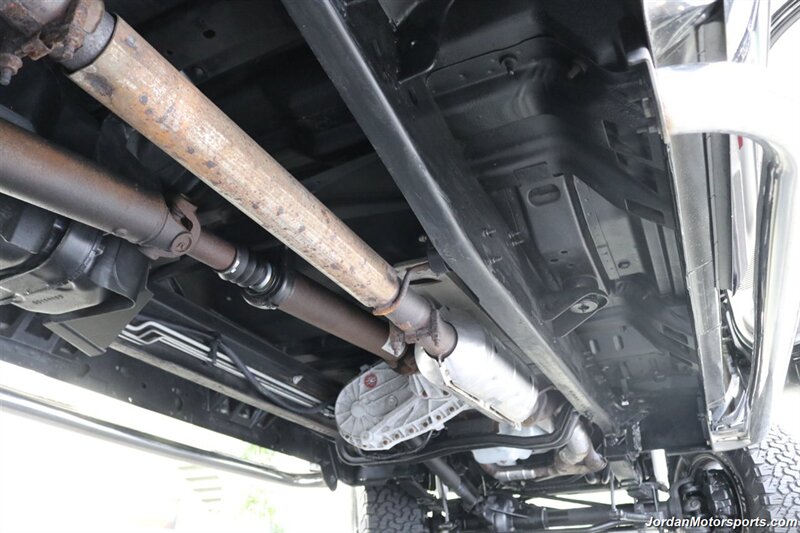 1999 Ford F-350 XLT  1-OWNER* 100% RUST FREE* TRITON V-10* 4 "PRO COMP LIFT W/DUAL STEERING STABILIZERS* 35 "BFG KO2s* CANOPY* PAINT MATCHED FLARES* FULL FRESH SERVICE - Photo 25 - Portland, OR 97230