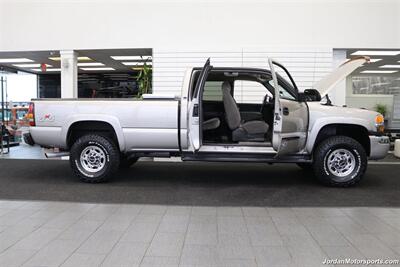 2005 GMC Sierra 2500 SLE  1-OWNER* 0-RUST* ONLY 93K MLS* EDGE TUNER* AFE INTAKE* LEVELED ON NEW 33 " BFG KO3s* 1 "FILE OF ALL SERVICE RECORDS SINCE NEW* ALL BOOKS & WINDOW STICKER - Photo 9 - Portland, OR 97230