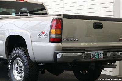 2005 GMC Sierra 2500 SLE  1-OWNER* 0-RUST* ONLY 93K MLS* EDGE TUNER* AFE INTAKE* LEVELED ON NEW 33 " BFG KO3s* 1 "FILE OF ALL SERVICE RECORDS SINCE NEW* ALL BOOKS & WINDOW STICKER - Photo 37 - Portland, OR 97230