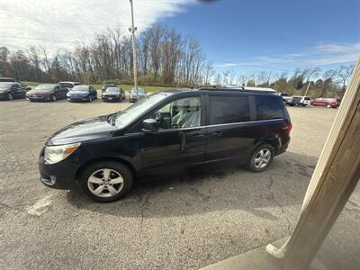 2011 Volkswagen Routan SE Van