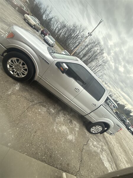 2012 Ford F-150 Platinum's photo