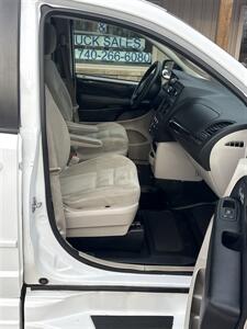 2017 Dodge Grand Caravan SE   - Photo 6 - Wintersville, OH 43953