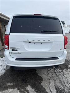2017 Dodge Grand Caravan SE   - Photo 9 - Wintersville, OH 43953
