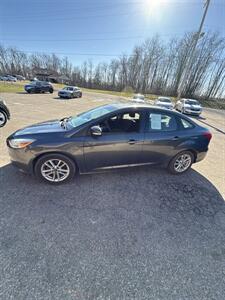 2017 Ford Focus SE   - Photo 3 - Wintersville, OH 43953