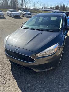 2017 Ford Focus SE   - Photo 2 - Wintersville, OH 43953
