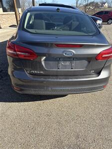 2017 Ford Focus SE   - Photo 4 - Wintersville, OH 43953