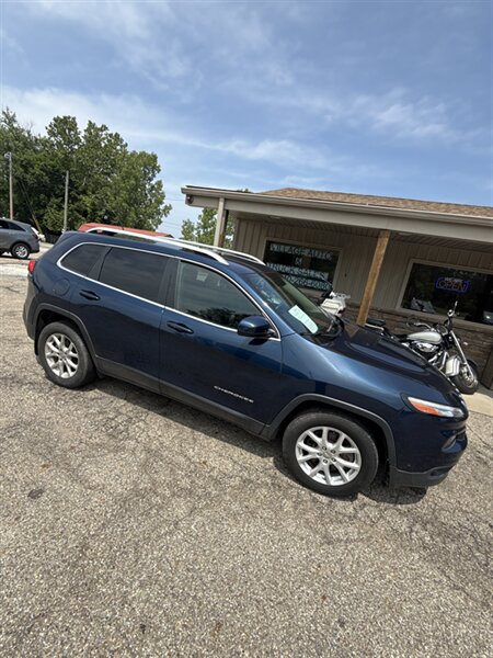 2018 Jeep Cherokee Latitude   - Photo 1 - Wintersville, OH 43953