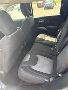 2018 Jeep Cherokee Latitude - Photo 6 - Wintersville, OH 43953